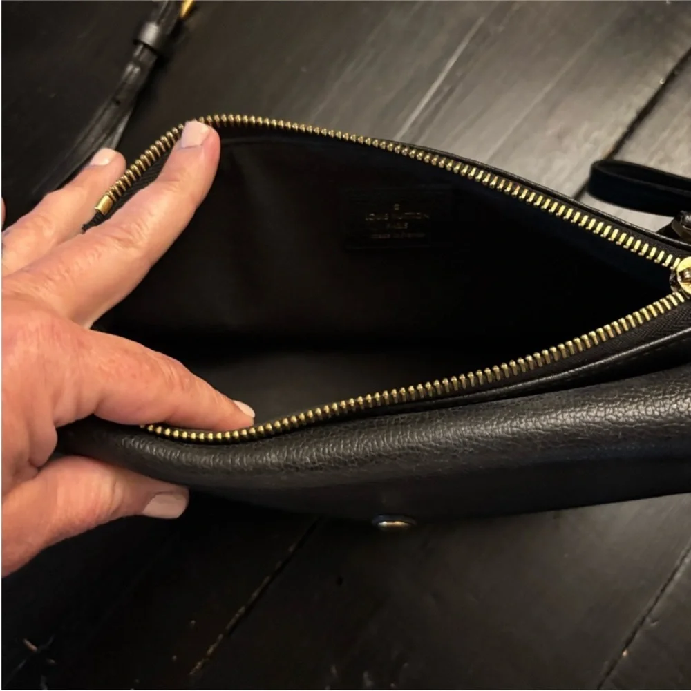 Louis Vuitton Black Crossbody Bag with Gold Accents - Picture 3 of 4